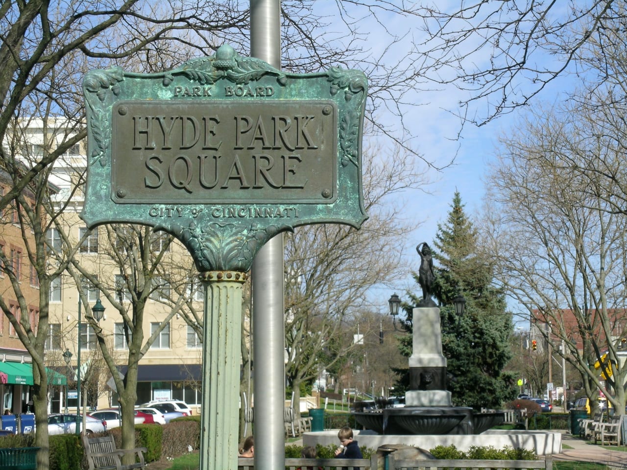 inception-app-prod/NzFlMTAwZDYtZDI3YS00NWM3LTk4NmItOGZjNDU2YWY1ZmIw/content/2018/07/Hyde Park Square Sign.JPG