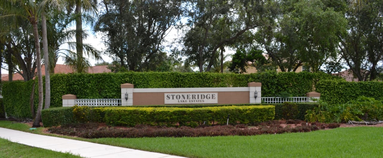 inception-app-prod/ODA4YzA4OTAtMGJmMy00ZWU3LWFhZTYtMjVlMGFhMWJiZjIz/content/2018/06/Stoneridge Lake Estates Entrance_1_Cropped-2.png