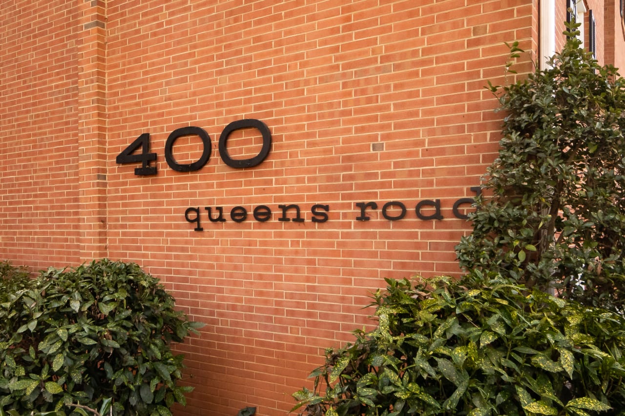 400 Queens inception-app-prod/ODJiYTE5NzAtNzcxMC00MDcwLTg2ZDEtNWE4MDFhNzliNjFm/content/2023/06/5fddc3de0fab118787d0c89326bdd2408bbcb30e.jpg