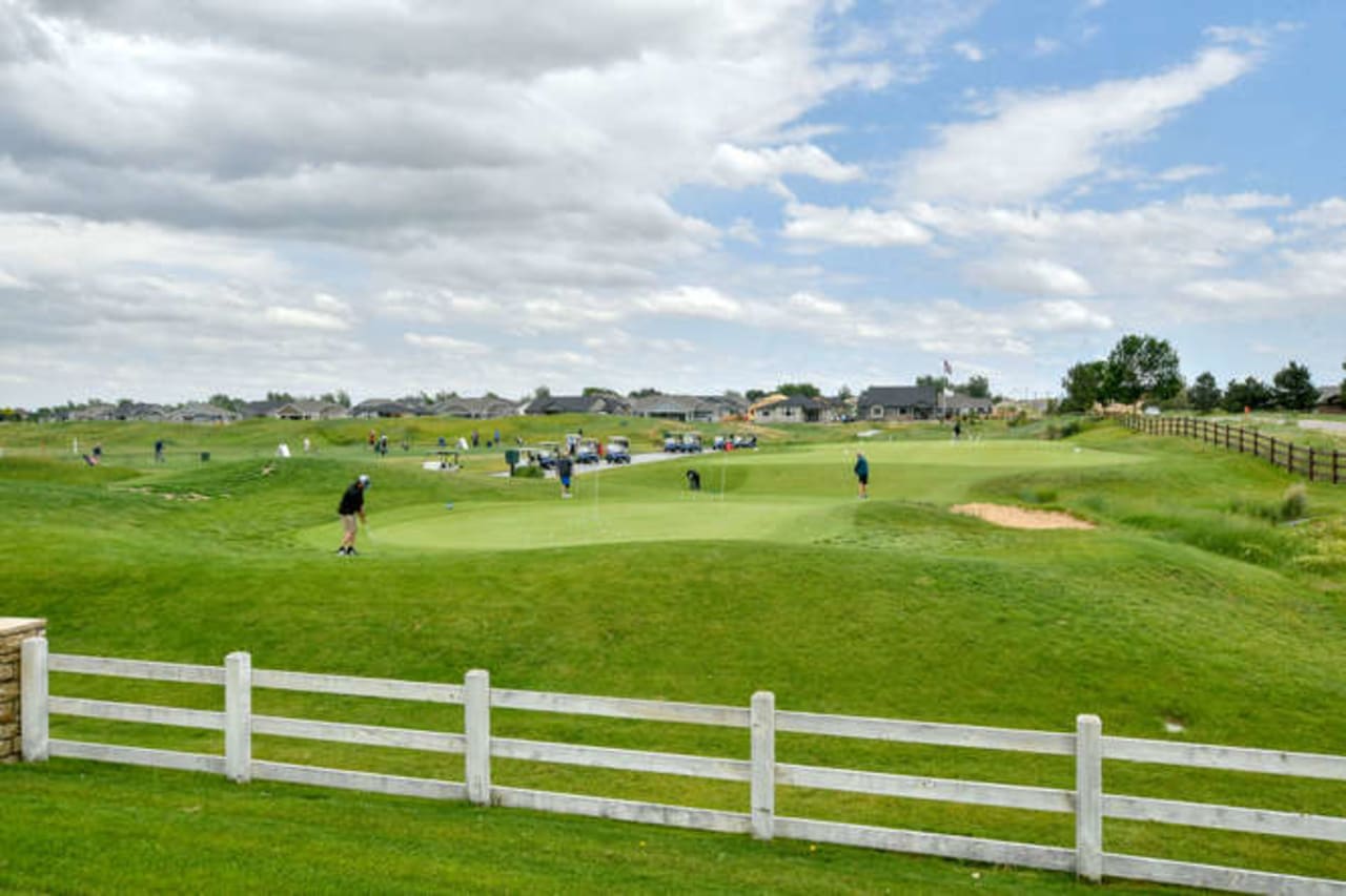 inception-app-prod/ODYwNTM3YzgtNmZhZi00NTg2LThkNWQtYmUzODIzOTgyZTM3/content/2019/07/Buffalo Run Putting Greens 2.jpg