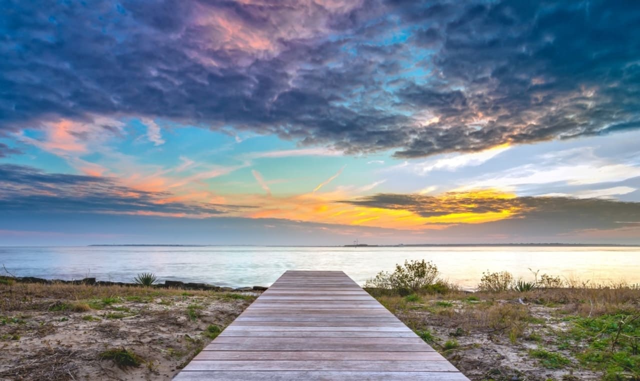 inception-app-prod/OGUwMjJmNzItMjI1MC00MGM3LWEwNjYtYmI1YmYwZTM2NjAy/content/2019/07/THE BEACH LIFE CHARLESTON.jpg