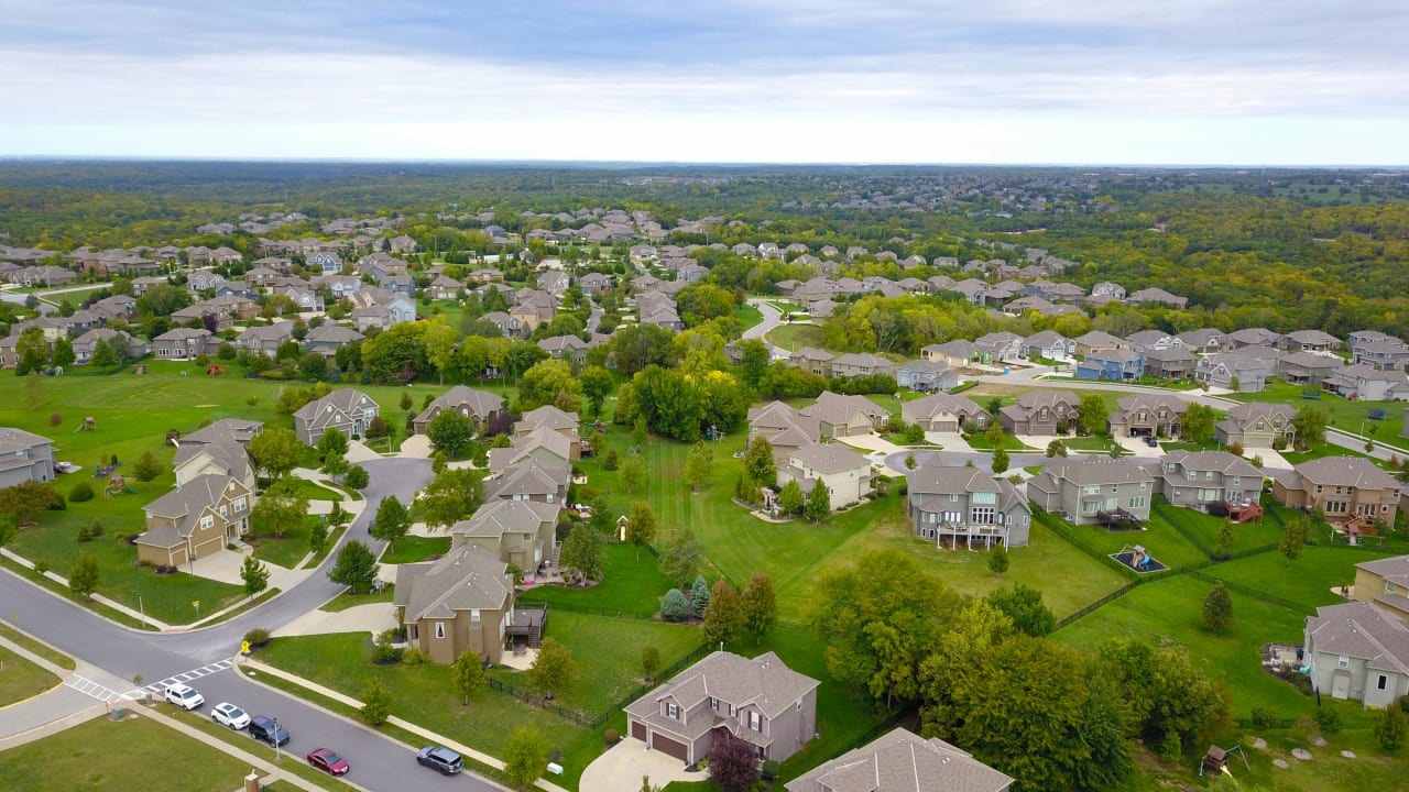 Explore Featured Neighborhoods inception-app-prod/OTZhNTViNjctMTJkYS00MjA1LTlkNTItNTNhOGZhZmY1ZDAw/content/2025/07/843e761f15005a06648ebfbf98726037cadd9201.jpg
