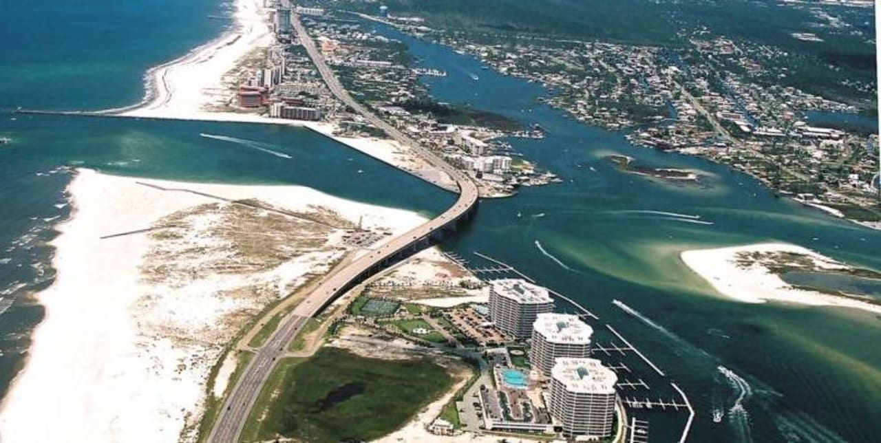 Orange Beach Real Estate inception-app-prod/OTg3NWIzOGQtOGU3YS00OTY2LTlkNzktZDZmMTNmN2NlMGNl/content/2017/12/Orange_Beach_Real-Estate_Aerial-2-2.jpg