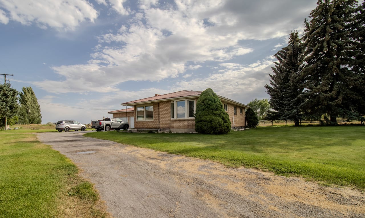 Homes for Sale in Shelley inception-app-prod/Y2IxOWUxYzYtMjlmOS00Njc3LTk2NzktMGJiNmU1ZjhlMzVj/content/2025/10/cbf465a3f8d1eeecb6aa11d87ef0a63aa58a2c21.jpg