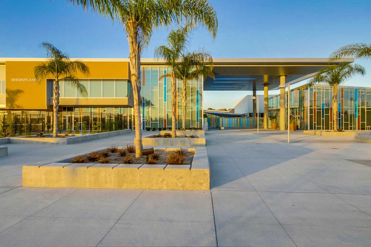 Design39Campus Eligible Homes inception-app-prod/YjA2NDBiZTAtZGM4NC00MzY0LWE3YzAtZjg0ZDY2Y2NlZmZm/content/2021/08/Design39Cmapus_sunset.jpg