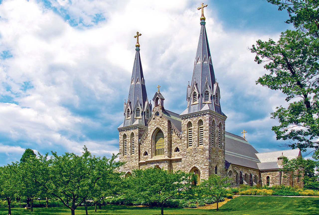 inception-app-prod/YjgzOWUzMWItOWZjNS00NmIxLTljNmYtNmJjMjNlMDY2MTQ2/content/2016/12/villanova 2-2.jpeg