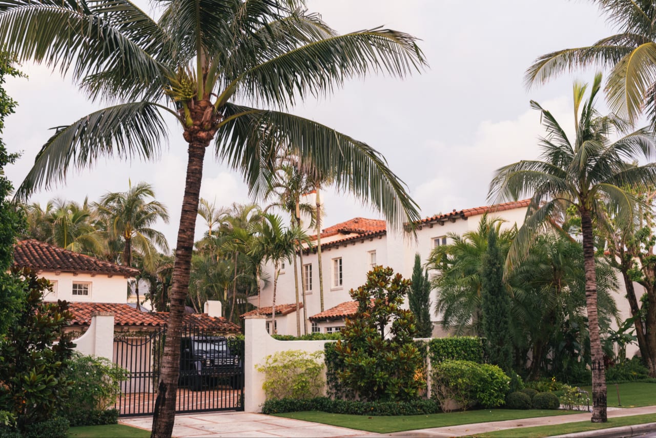 Longboat Key inception-app-prod/ZDUyNzMwYzQtNzAxNS00ZGNjLWE5OTgtYmEwZGYxZTdhOTAw/content/2021/02/cGFsbWJlYWNoLWZsLWFybmVsLWhhc2Fub3ZpYy01YzR1anNh.jpg