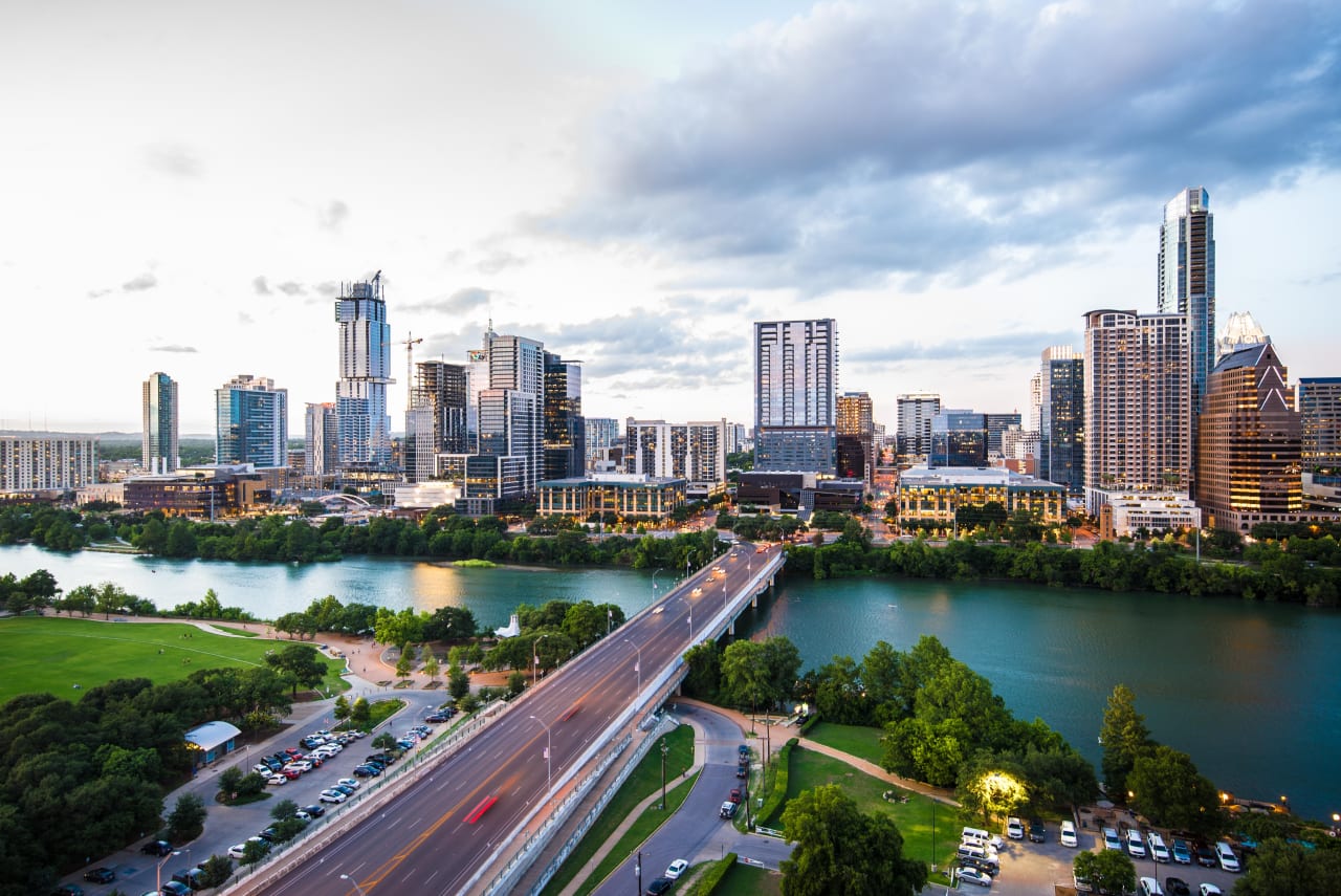 Downtown Austin inception-app-prod/ZGFhMzFmZWQtOGZjMi00OGYzLWJmNDEtMmU4MmM1YmZlOGFj/content/2023/01/0677e4cf5af9a02412f01b84824842781cc88f7e.jpg