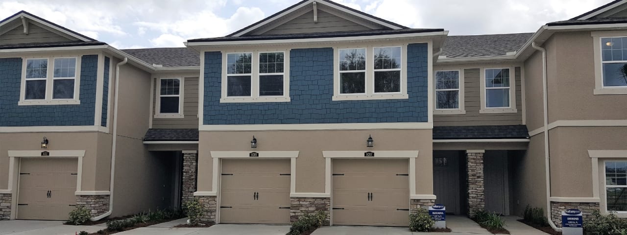 inception-app-prod/ZTM3NzMxYzAtYjU2ZC00NDU5LTgyMTMtZmRiYzVmMDg3MGE3/content/2019/02/Lakeview at Citrus Park townhomes wide-2.jpg