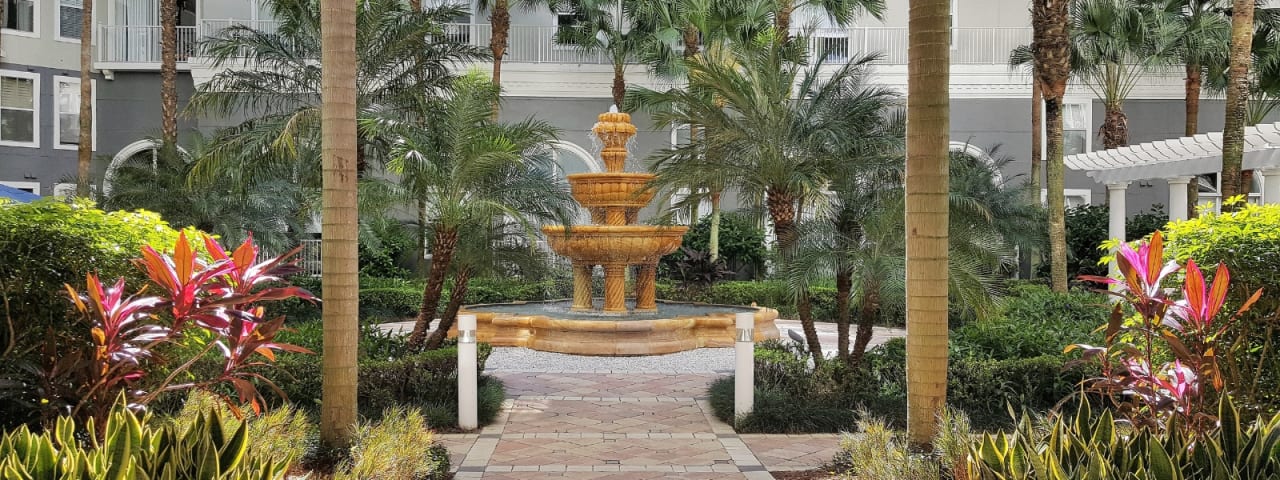 inception-app-prod/ZTM3NzMxYzAtYjU2ZC00NDU5LTgyMTMtZmRiYzVmMDg3MGE3/content/2019/03/Parkcrest Fountain 1 Wide-2.jpg