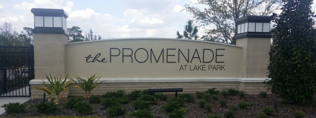 inception-app-prod/ZTM3NzMxYzAtYjU2ZC00NDU5LTgyMTMtZmRiYzVmMDg3MGE3/content/2019/09/the-promenade-lake-park-sign.jpg
