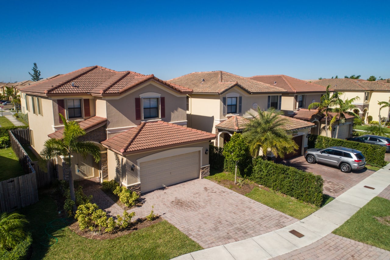 Windermere Florida Homes For Sale inception-app-prod/ZTlmMjc2OGEtNTc1OC00OTI1LWI4Y2ItNzI3ZTI2ZTI5Mzk2/content/2023/08/e19e34a243bfd18e3040f84501eea7854ce022fa.jpg