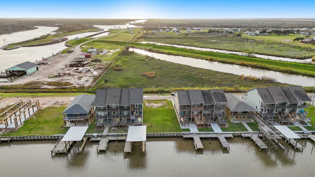 Beach View Townhome inception-app-prod/Mjk4MjVkYzMtN2E4ZS00NDBmLWIxNDMtN2RjYTNhMjUxNWUz/content/2024/08/3ec95a6e37a6d6716c8c3d6b5f10a96e936e5243.jpeg