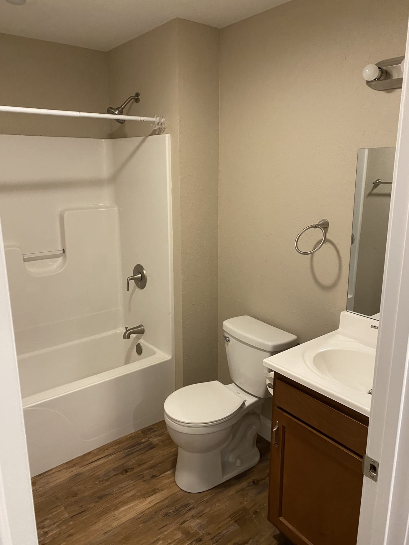 815 N. Davis, Apt. B WHERE REALTY MEANS RELIABILITY...AND RESULTS!