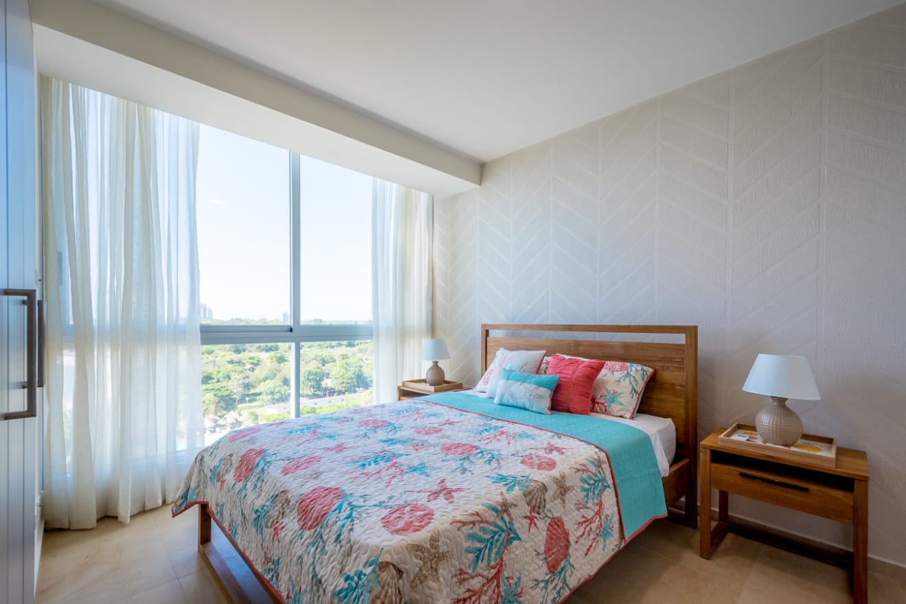 inception-app-prod/NDlmMGY2OWYtY2YxYy00NjQzLThiZDMtZjk2MWI3NDIzYjA3/content/2019/04/Panama - Beach - RP - Bedroom with a view.jpg