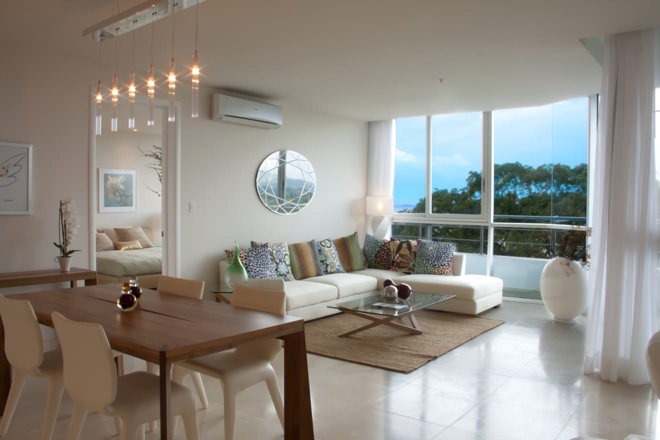 inception-app-prod/NDlmMGY2OWYtY2YxYy00NjQzLThiZDMtZjk2MWI3NDIzYjA3/content/2019/04/Panama - City Beach and Tropical Forest - PB  - Living Area.jpg