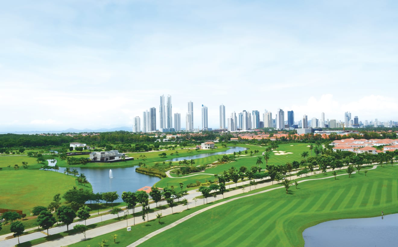 inception-app-prod/NDlmMGY2OWYtY2YxYy00NjQzLThiZDMtZjk2MWI3NDIzYjA3/content/2019/04/Panama - City Golf and Country Club -  LV - Golf Course View from Building.jpg