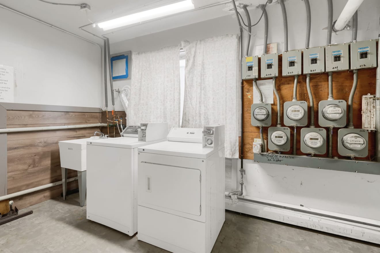 2115 N 44th Ave inception-app-prod/ODU4ZWY2NTMtNzE5MC00ZGEwLWE3NmItMWE2ZDRiZWE1NGE5/content/2023/04/3043aca0b4198e479113295bdd984a242fdb3d84.jpg