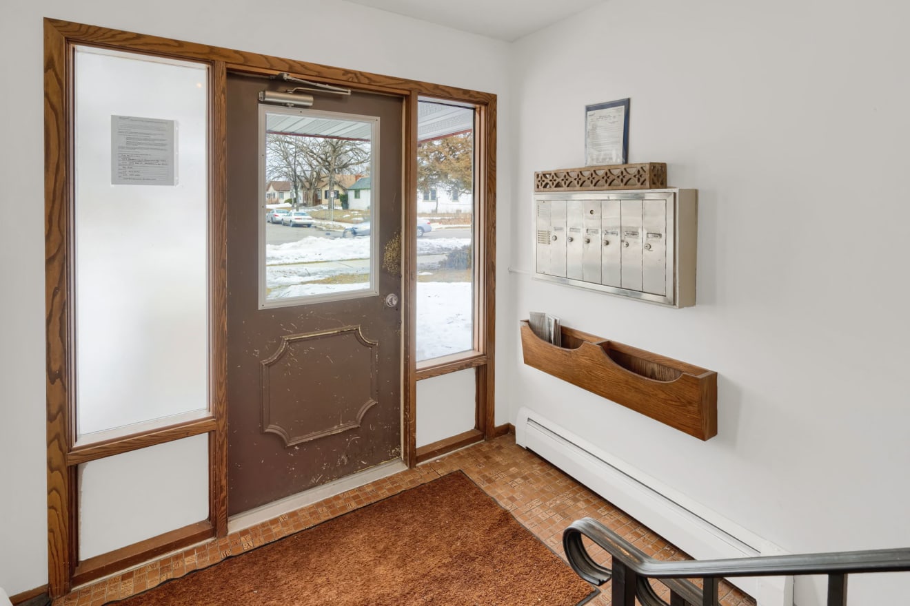 2115 N 44th Ave inception-app-prod/ODU4ZWY2NTMtNzE5MC00ZGEwLWE3NmItMWE2ZDRiZWE1NGE5/content/2023/04/c3466eb8742b394a27f7ba5f57f3068e938a7ac5.jpg