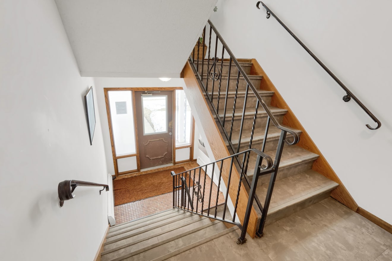 2115 N 44th Ave inception-app-prod/ODU4ZWY2NTMtNzE5MC00ZGEwLWE3NmItMWE2ZDRiZWE1NGE5/content/2023/04/dc02389312bac65292d05475202f9c33ca439d0c.jpg