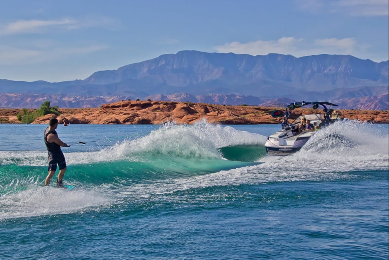 Boating inception-app-prod/OTkyMGNkYTUtMmRiYy00MDI4LWI2MWItMTkzMzAxODA2NjQ5/content/2020/08/wakeboarding-sand-hollow.jpg