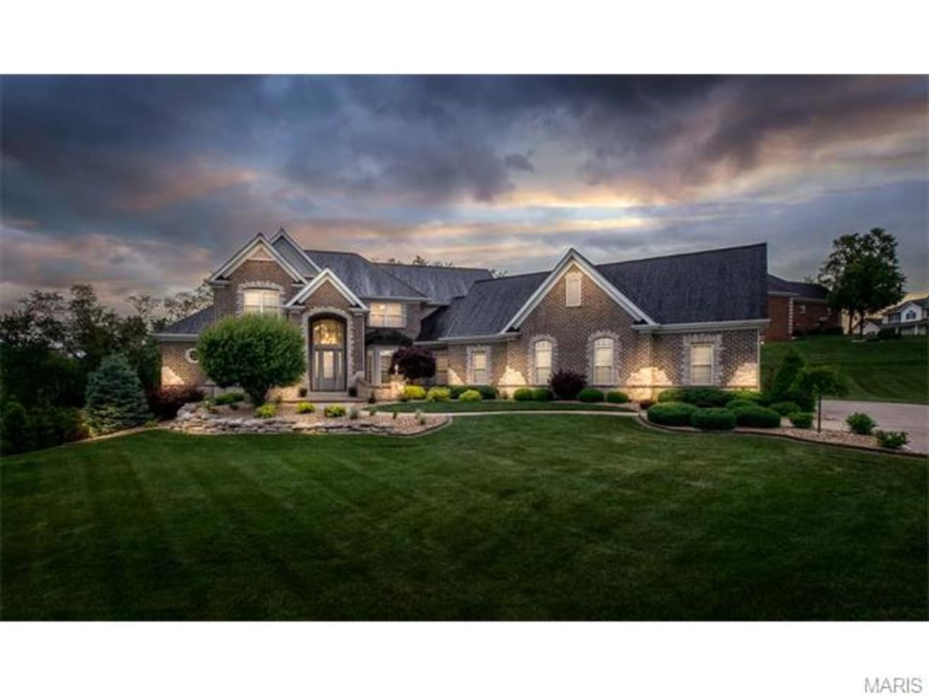 inception-app-prod/ZDJjMDllMGUtZTA1Zi00ZDg5LWFhZGUtMjg3MzY5MDJmN2My/favicon/2018/02/St. Charles Home1.jpg