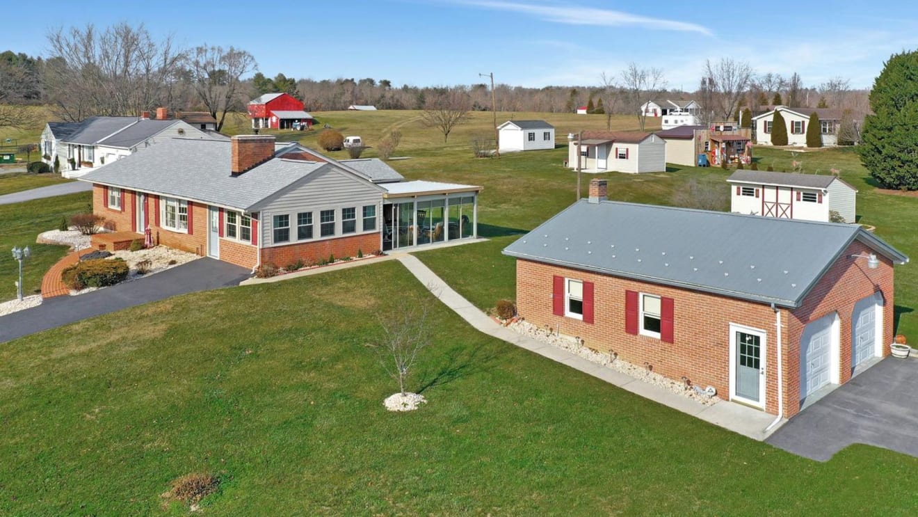 3343 Grade Rd, Falling Waters, WV Realtors. Listeners. Coaches.