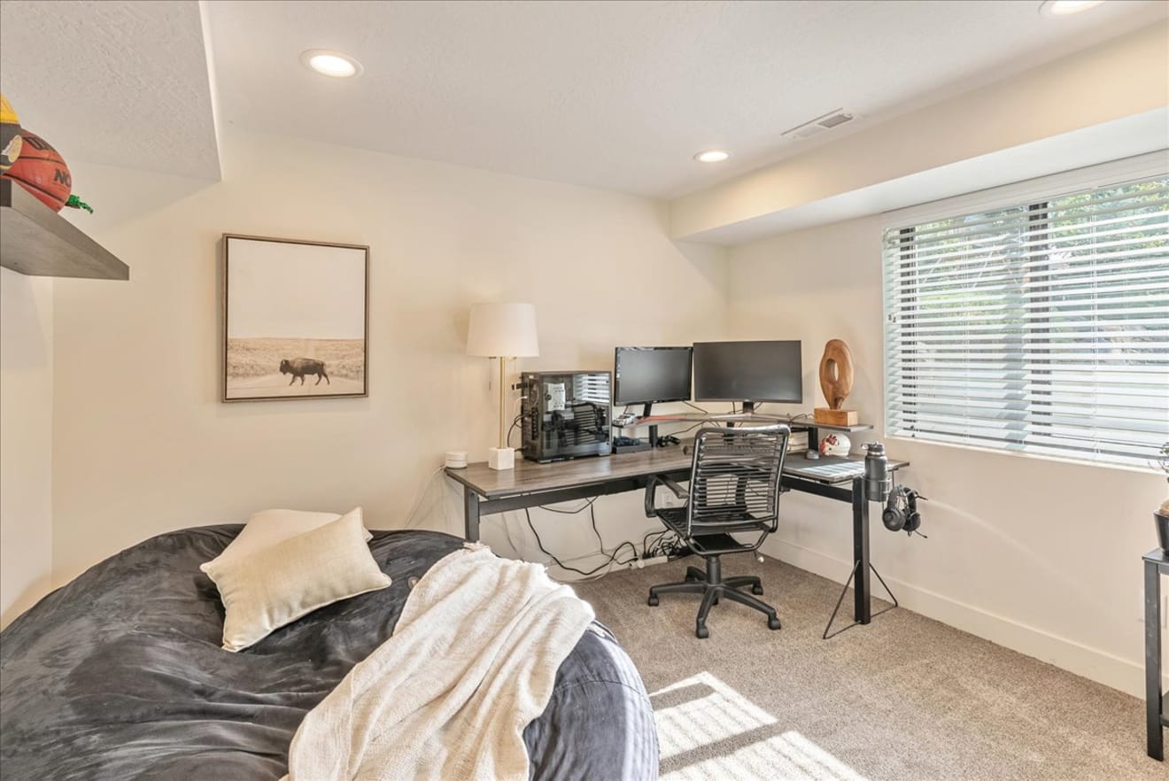 Your Beautiful Duplex in Sugar House inception-app-prod/ZjZiZmM3MTAtMGIxOS00NGY2LWJhOGYtOWM4NWZiNDRhOTcy/content/2024/09/29fccfbb3181ed8bf9b2535ebaae972f2aab08cc.jpg