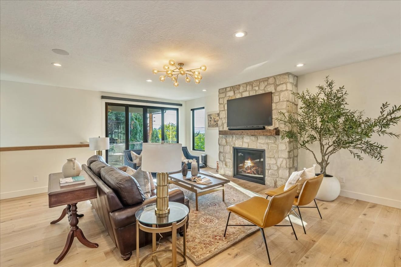 Your Beautiful Duplex in Sugar House inception-app-prod/ZjZiZmM3MTAtMGIxOS00NGY2LWJhOGYtOWM4NWZiNDRhOTcy/content/2024/09/abc4ca1b05294bab5c858bbd7a11676d02a38ee2.jpg