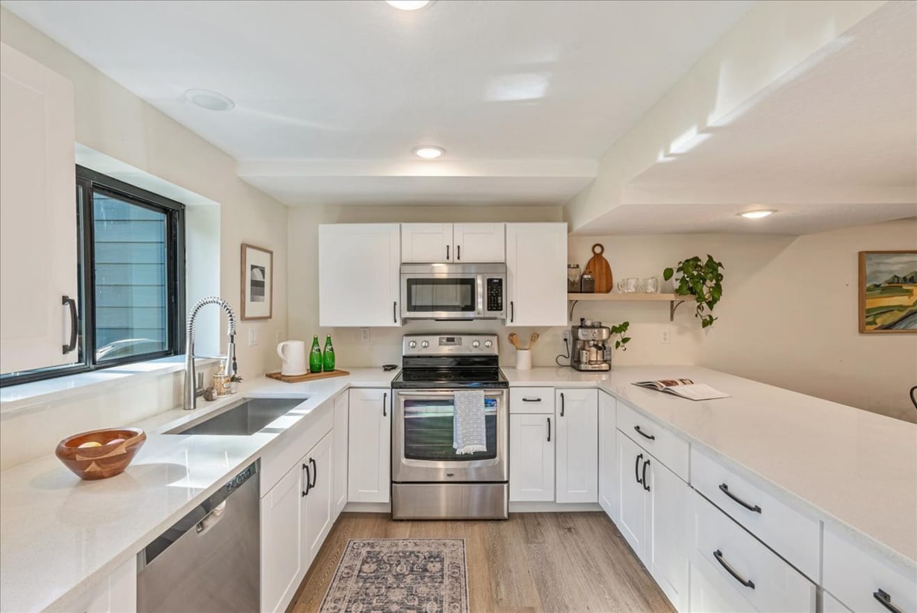 Your Beautiful Duplex in Sugar House inception-app-prod/ZjZiZmM3MTAtMGIxOS00NGY2LWJhOGYtOWM4NWZiNDRhOTcy/content/2024/09/ad62bd55f912547a922fa08fe39202c4ad16fa34.jpg