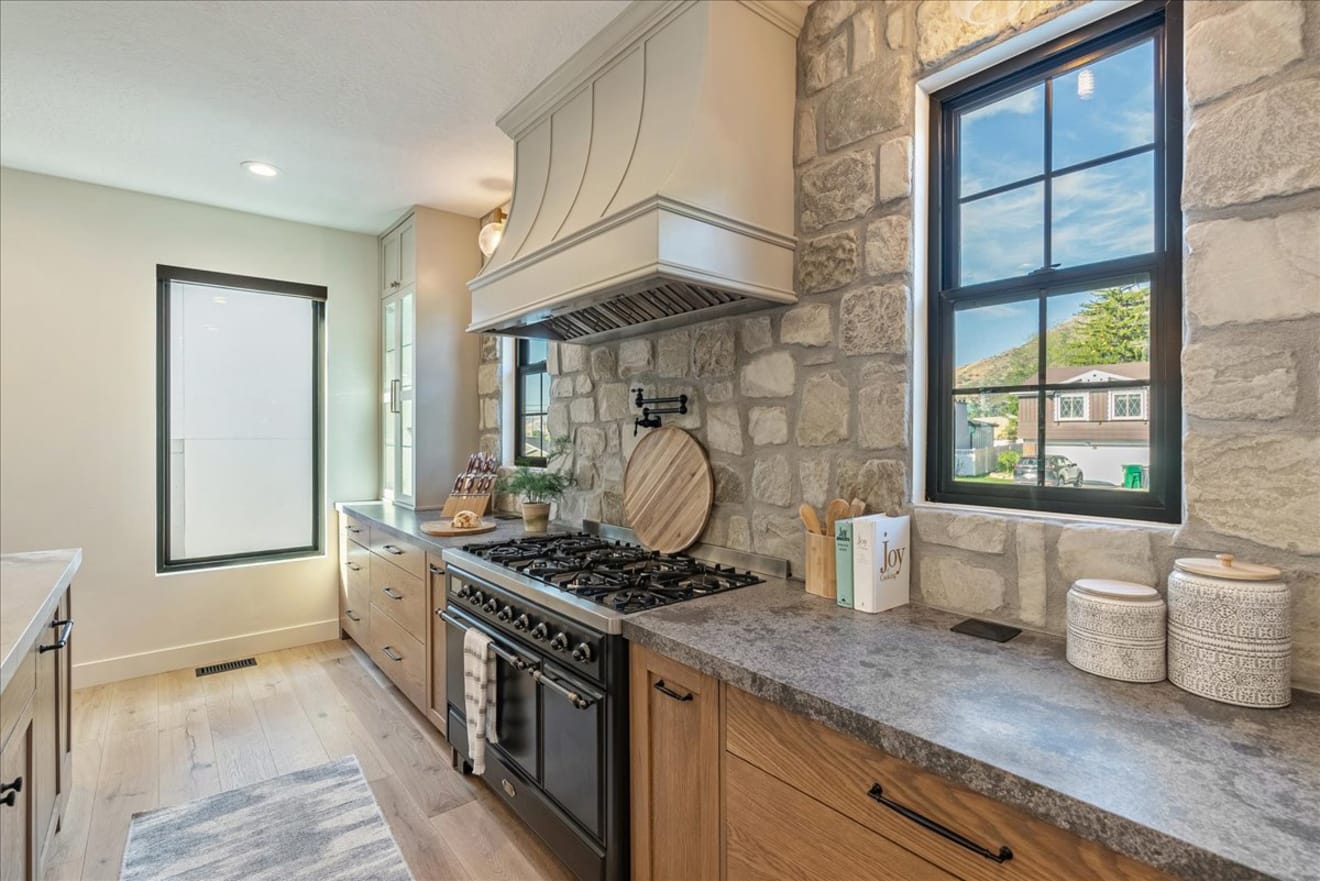 Your Beautiful Duplex in Sugar House inception-app-prod/ZjZiZmM3MTAtMGIxOS00NGY2LWJhOGYtOWM4NWZiNDRhOTcy/content/2024/09/c4d66ccfb7b7af0366e7bdbccdc40751c2070068.jpg