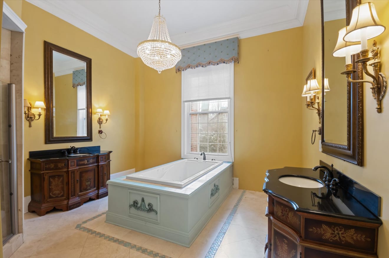 <p>84 Marlborough Rd. Photos</p> inception-app-prod/ZjczNTUxMGUtNWMzOC00N2E0LWJkOTUtMTIyMDZhZTViY2E0/content/2024/01/63dce7190d7914f42465f17ddc327a3e6832bdc5.jpg