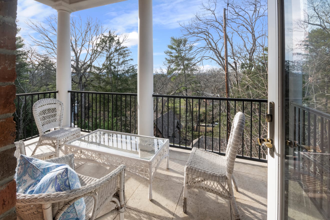 <p>84 Marlborough Rd. Photos</p> inception-app-prod/ZjczNTUxMGUtNWMzOC00N2E0LWJkOTUtMTIyMDZhZTViY2E0/content/2024/01/87fc1969e912cccc6504301d3eae6c39315bdb6f.jpg