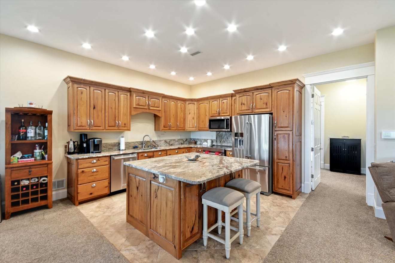 <p>326 Golden Valley Drive Photos</p> inception-app-prod/ZjczNTUxMGUtNWMzOC00N2E0LWJkOTUtMTIyMDZhZTViY2E0/content/2024/12/22ca1680b38cbcda18f06d3f9b75abe388911e62.jpg