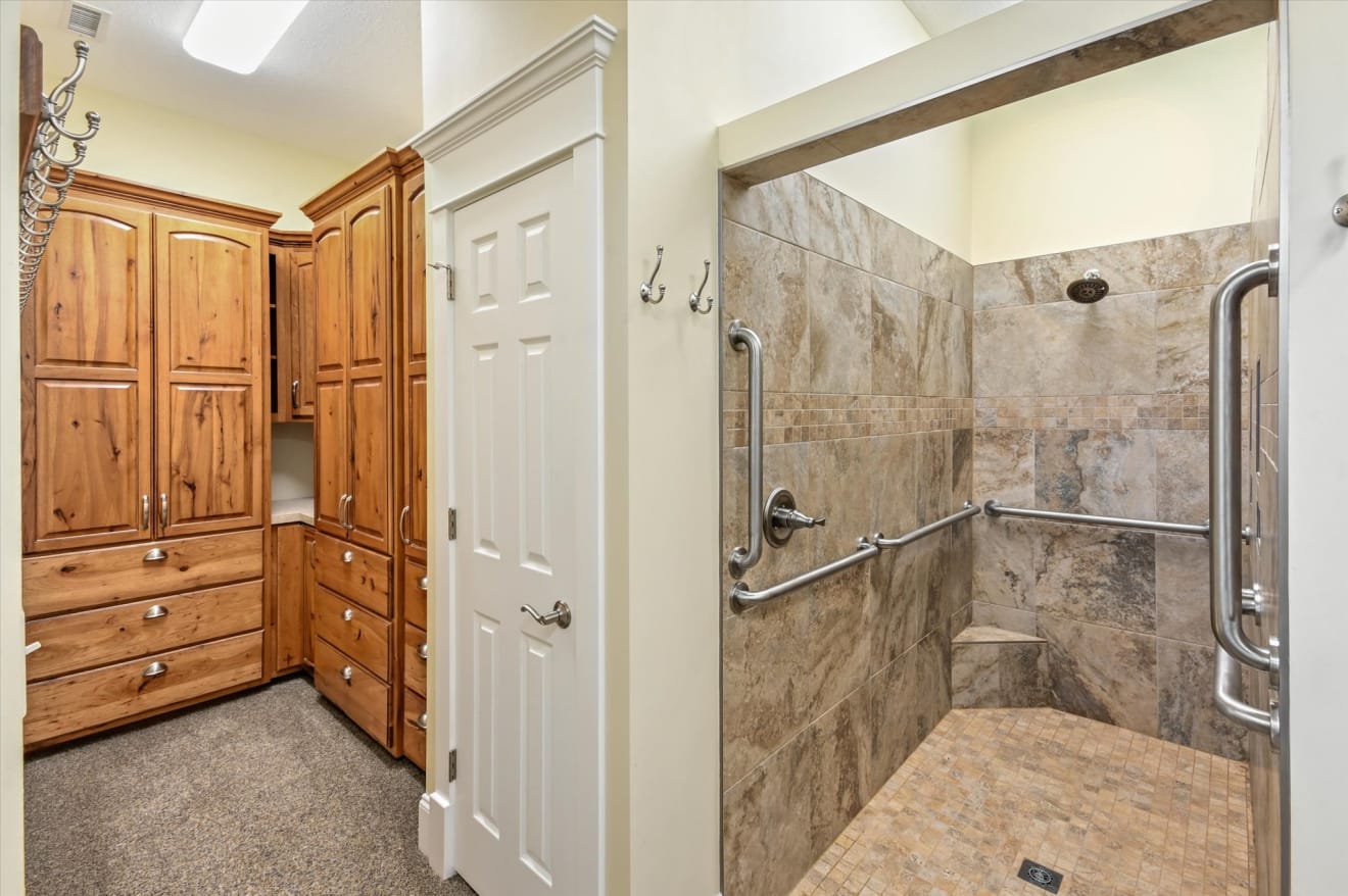 <p>326 Golden Valley Drive Photos</p> inception-app-prod/ZjczNTUxMGUtNWMzOC00N2E0LWJkOTUtMTIyMDZhZTViY2E0/content/2024/12/a155ef62ef0c5552fcdde6df4d361787c33571ba.jpg