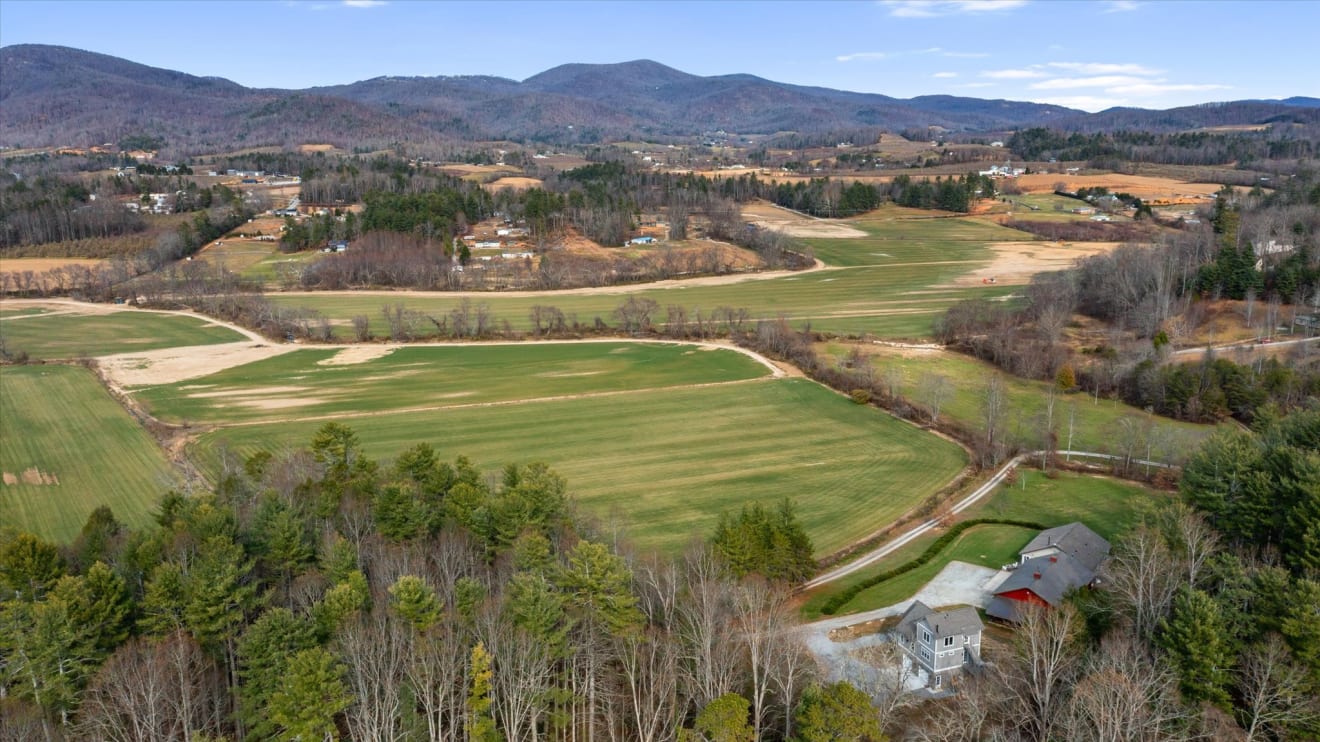 <p>326 Golden Valley Drive Photos</p> inception-app-prod/ZjczNTUxMGUtNWMzOC00N2E0LWJkOTUtMTIyMDZhZTViY2E0/content/2024/12/accaacb3833c64ef3f26f05d942de3639a3f18b8.jpg