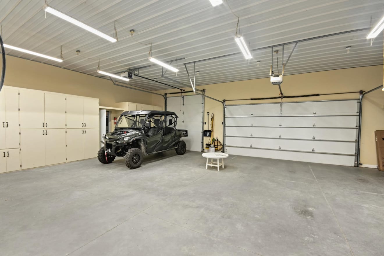 <p>326 Golden Valley Drive Photos</p> inception-app-prod/ZjczNTUxMGUtNWMzOC00N2E0LWJkOTUtMTIyMDZhZTViY2E0/content/2024/12/afbf9dcbf0e2a824772eeeb65e5099d5eac8f859.jpg