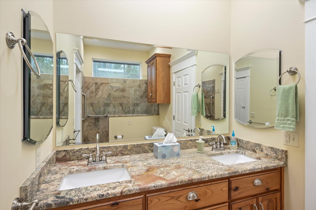 <p>326 Golden Valley Drive Photos</p> inception-app-prod/ZjczNTUxMGUtNWMzOC00N2E0LWJkOTUtMTIyMDZhZTViY2E0/content/2024/12/b61788d6cd58e45e0630518fdb3fadd80e1ec932.jpg