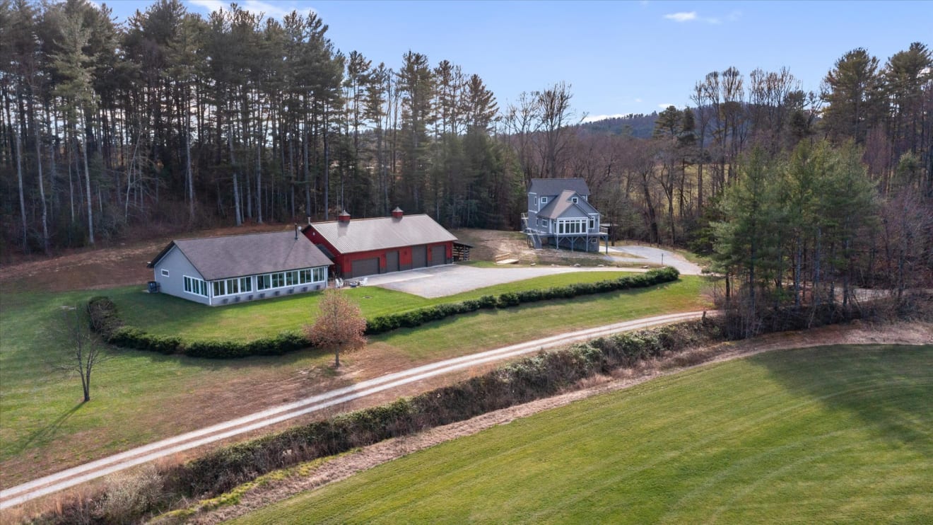 <p>326 Golden Valley Drive Photos</p> inception-app-prod/ZjczNTUxMGUtNWMzOC00N2E0LWJkOTUtMTIyMDZhZTViY2E0/content/2024/12/e18345e236f522064f1841f44ef668cc798d821f.jpg