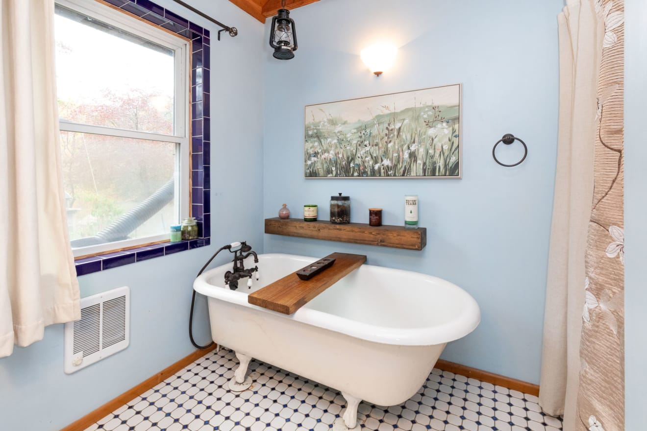 <p>35 Norton Branch Road Photos</p> inception-app-prod/ZjczNTUxMGUtNWMzOC00N2E0LWJkOTUtMTIyMDZhZTViY2E0/content/2025/10/127fdb5d2588d319427fd1856ed45407c364b714.jpg