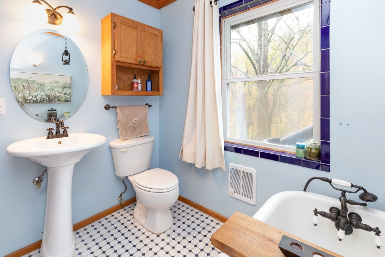 <p>35 Norton Branch Road Photos</p> inception-app-prod/ZjczNTUxMGUtNWMzOC00N2E0LWJkOTUtMTIyMDZhZTViY2E0/content/2025/10/bd89fe044a4203ac807cb2ff83d866076e96fc56.jpg