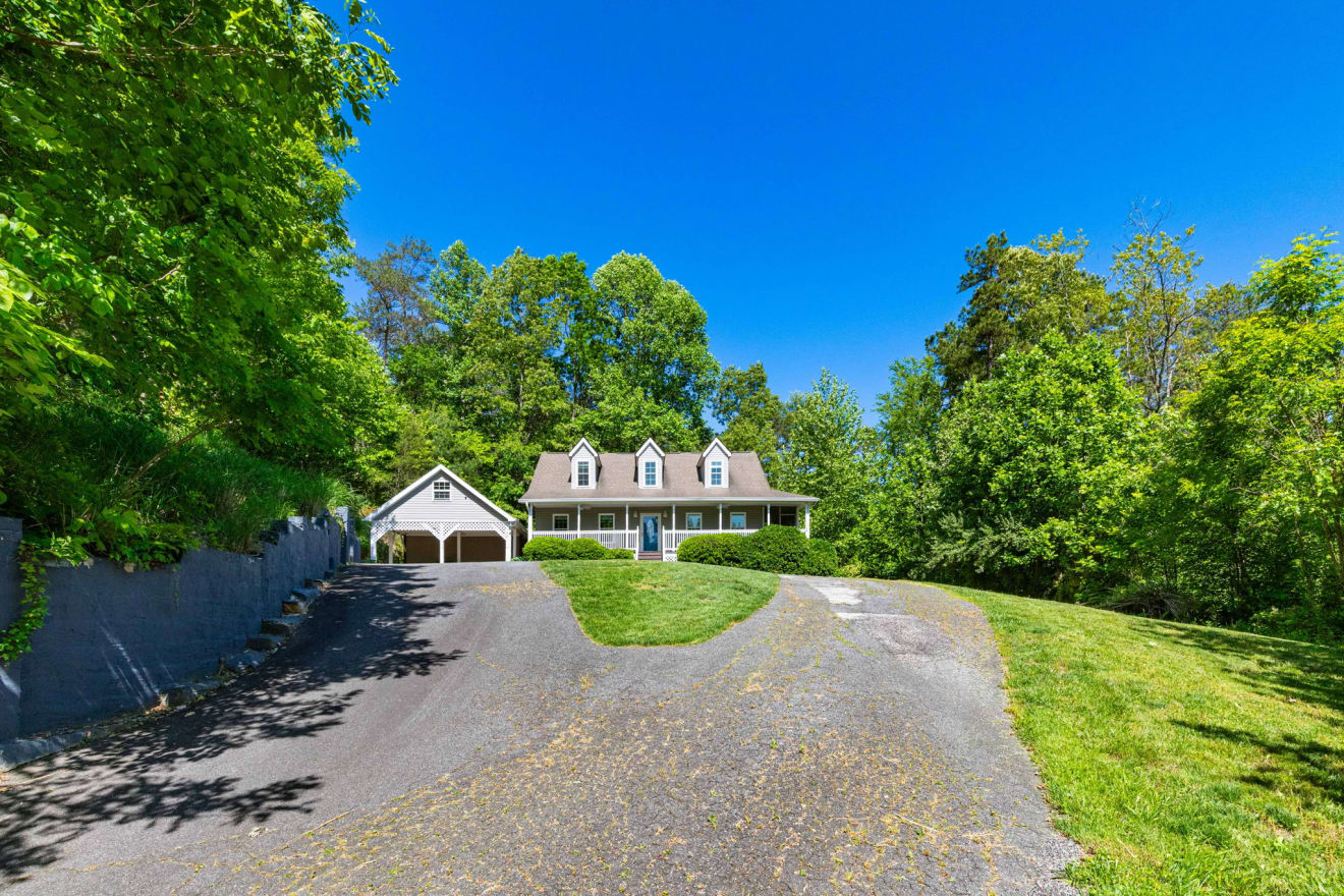 <p>215 Butternut Lane Photos</p> inception-app-prod/ZjczNTUxMGUtNWMzOC00N2E0LWJkOTUtMTIyMDZhZTViY2E0/content/2026/05/5bacf6ec4258ad52282cc79dda5492b77fdd6fc6.jpg