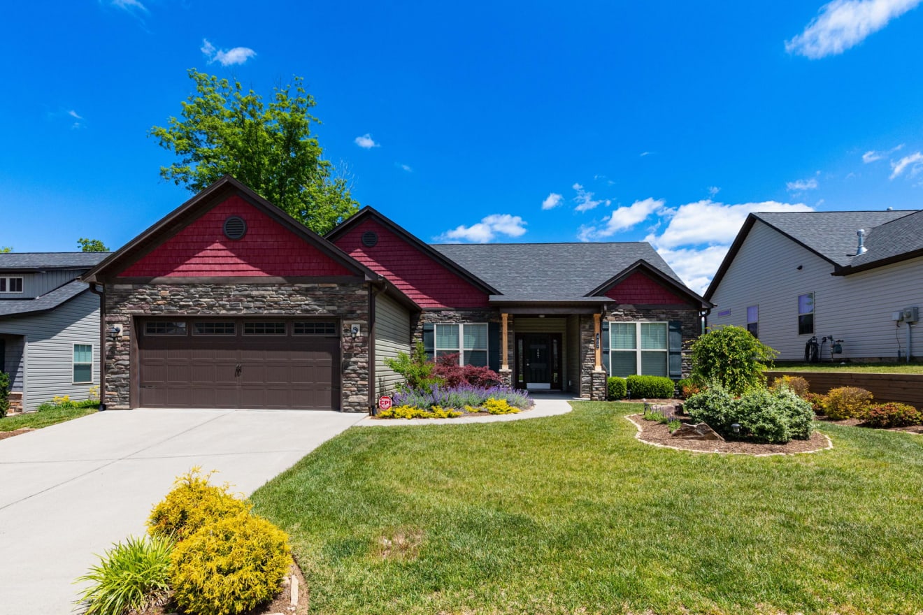 <p>407 Bell Lily Drive Photos</p> inception-app-prod/ZjczNTUxMGUtNWMzOC00N2E0LWJkOTUtMTIyMDZhZTViY2E0/content/2026/05/81a48a735301141a710bcc0b7b69b730f4f8cbe4.jpg