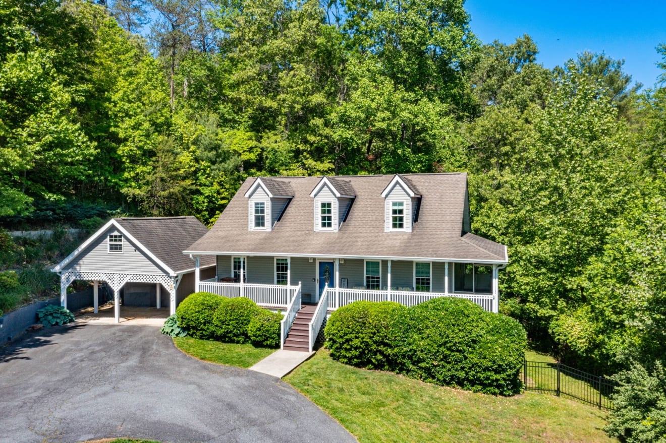 <p>215 Butternut Lane Photos</p> inception-app-prod/ZjczNTUxMGUtNWMzOC00N2E0LWJkOTUtMTIyMDZhZTViY2E0/content/2026/05/a37e64f7bd6ba6f2208613404d767177fbaa940d.jpg