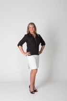 About me inception-app-prod/YzAzYzE5YTgtMTZlZC00ZGU3LTk5YTctZmM5YzhjNDQ1NzAw/logo/2018/06/mindy pic full body.jpg