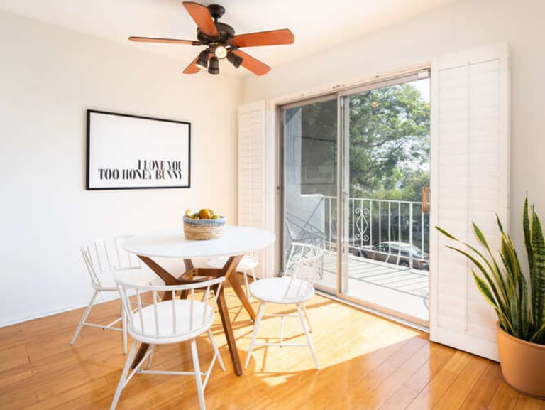 More Photos of the Property inception-app-prod/MGFkNTExOTUtZDU4Yy00MDJkLTljYTQtNGI1N2NjNWMwOTkw/content/2021/09/1659FranklinStSantaMonica-small-006-004-DiningRoom-666x500-72dpi.jpg