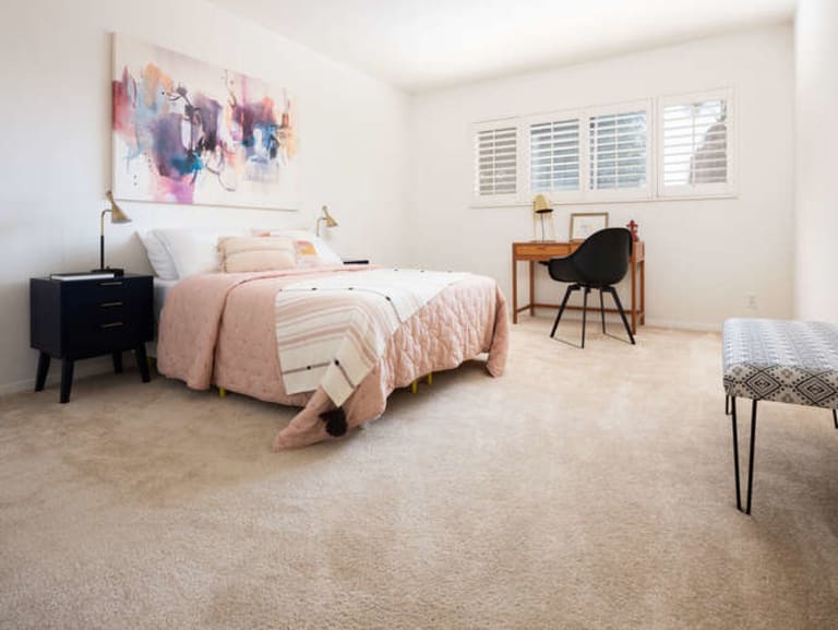 More Photos of the Property inception-app-prod/MGFkNTExOTUtZDU4Yy00MDJkLTljYTQtNGI1N2NjNWMwOTkw/content/2021/09/1659FranklinStSantaMonica-small-012-001-Bedroom-666x500-72dpi.jpg