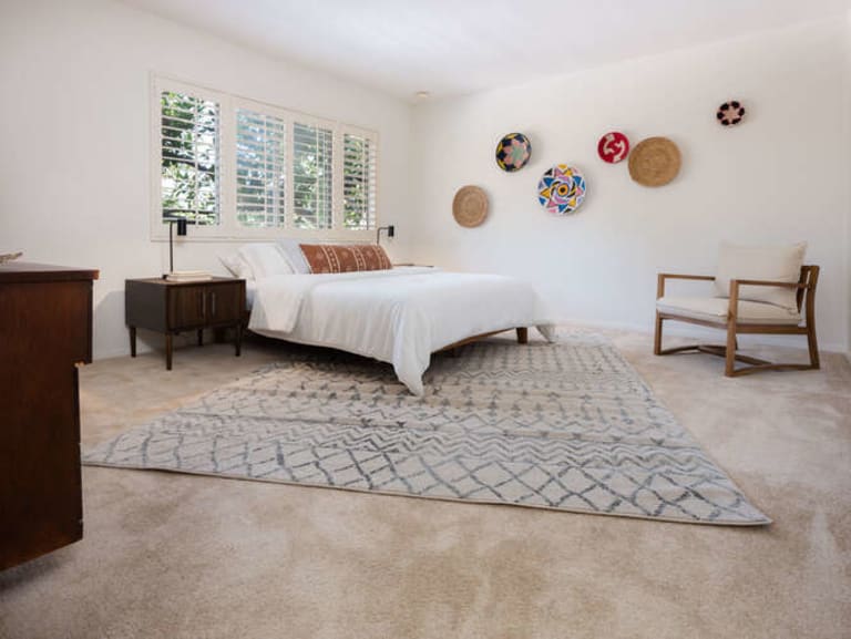 More Photos of the Property inception-app-prod/MGFkNTExOTUtZDU4Yy00MDJkLTljYTQtNGI1N2NjNWMwOTkw/content/2021/09/1659FranklinStSantaMonica-small-016-009-Bedroom-666x500-72dpi.jpg