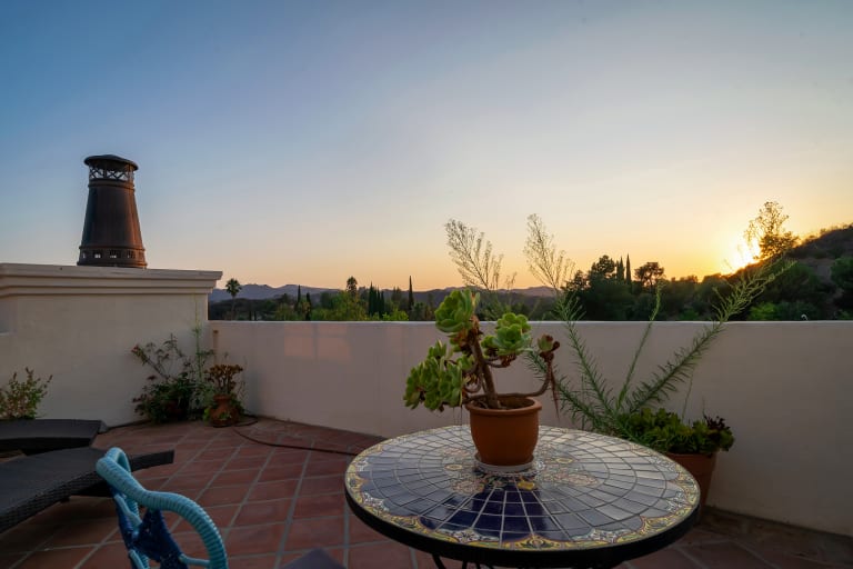 21117 Lighthill Dr TOPANGA CA 90290 inception-app-prod/MGFkNTExOTUtZDU4Yy00MDJkLTljYTQtNGI1N2NjNWMwOTkw/content/2021/12/067b2d17ec322f5cdb12e8477ffc129993e890a1.jpg