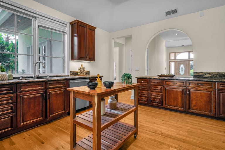 21117 Lighthill Dr TOPANGA CA 90290 inception-app-prod/MGFkNTExOTUtZDU4Yy00MDJkLTljYTQtNGI1N2NjNWMwOTkw/content/2021/12/47ce6b7e87cf7d58d02eab6bb1ef3eb16414e3be.jpg